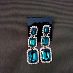 Beautiful earrings 💚
